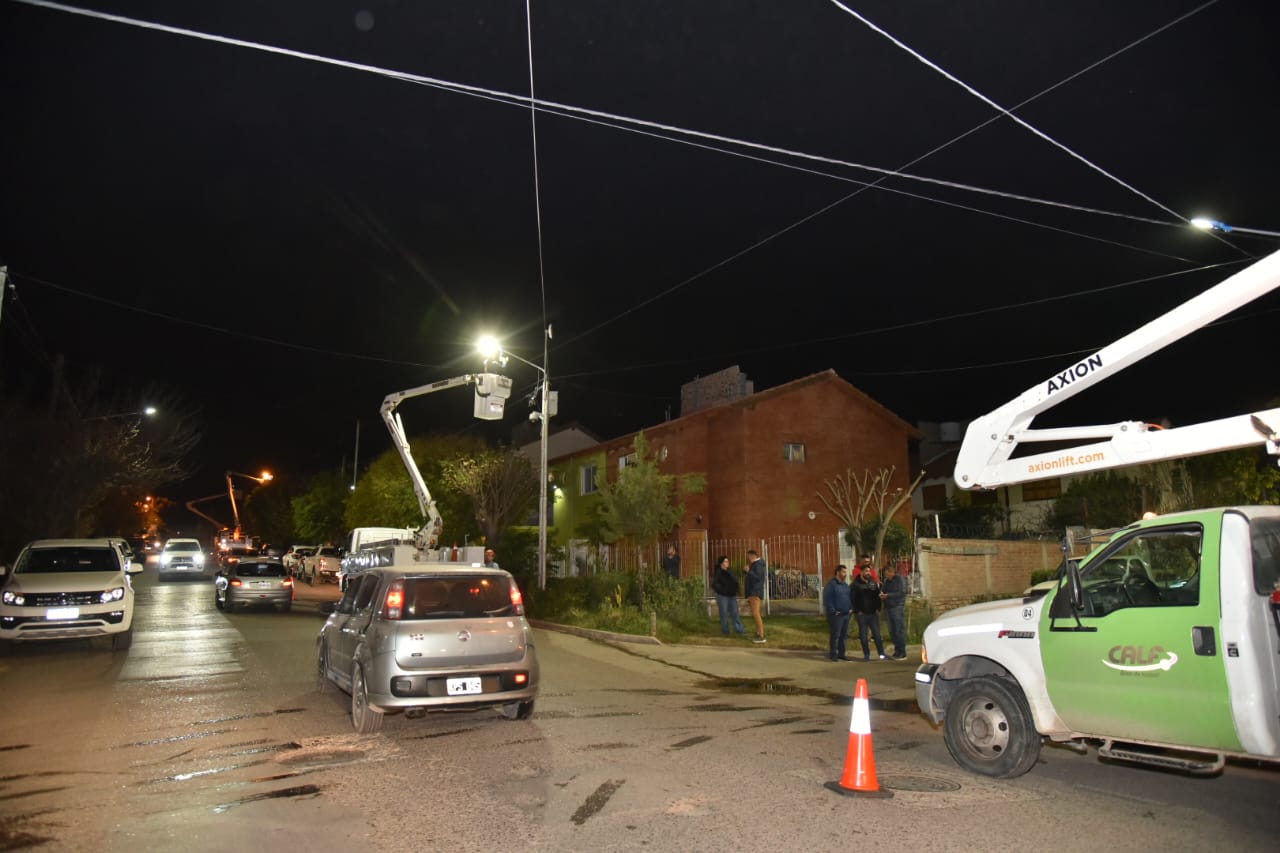 En este momento estás viendo CALF Y MUNICIPIO INAUGURARON NUEVO ALUMBRADO PÚBLICO EN VILLA FARREL