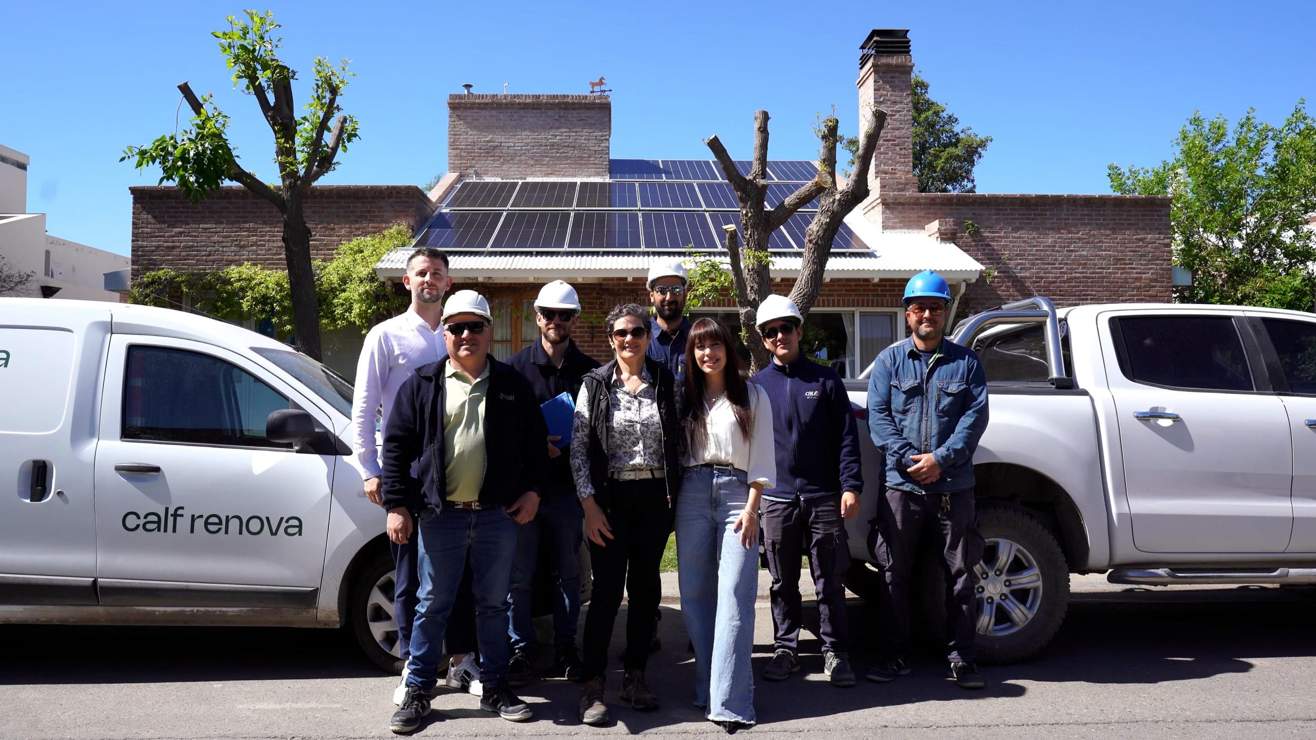 Lee más sobre el artículo CALF realiza la primera instalación solar residencial en la ciudad de Neuquén