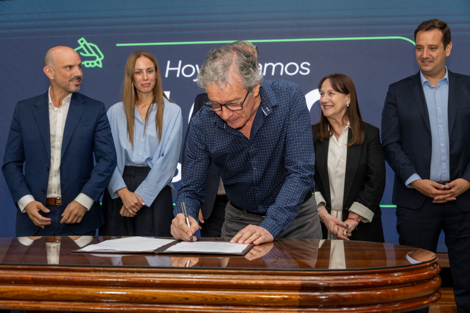 Lee más sobre el artículo CALF acompaña la firma del programa “Neuquén Habita”