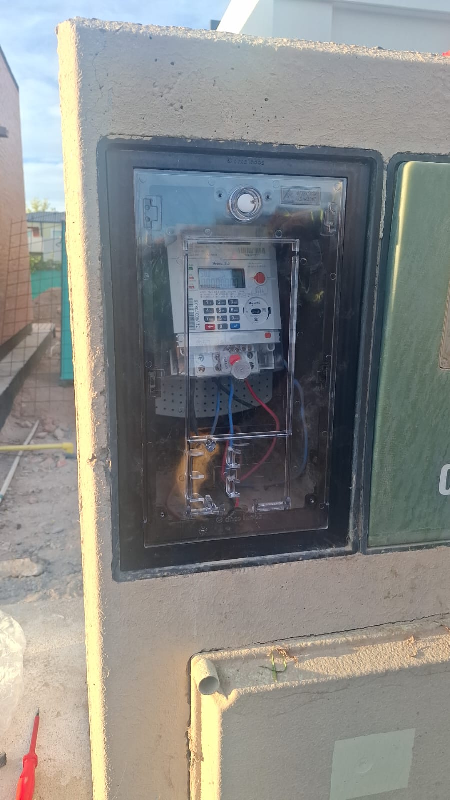 Lee más sobre el artículo CALF continúa el plan de medidores inteligentes y refuerza el uso eficiente de la energía