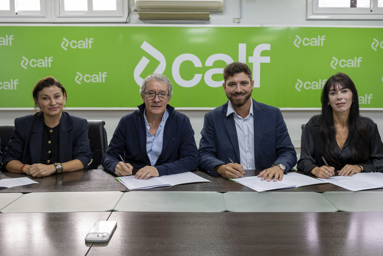 Lee más sobre el artículo Más de 100 mil familias neuquinas accederán a descuentos en combustibles tras un nuevo acuerdo de CALF